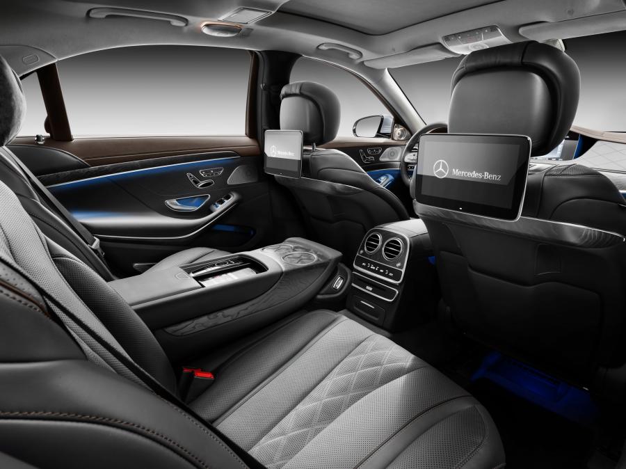 Интерьер Mercedes-Benz S350 Lang AMG Line 2017 года  (WW) (фото 13 из 18)